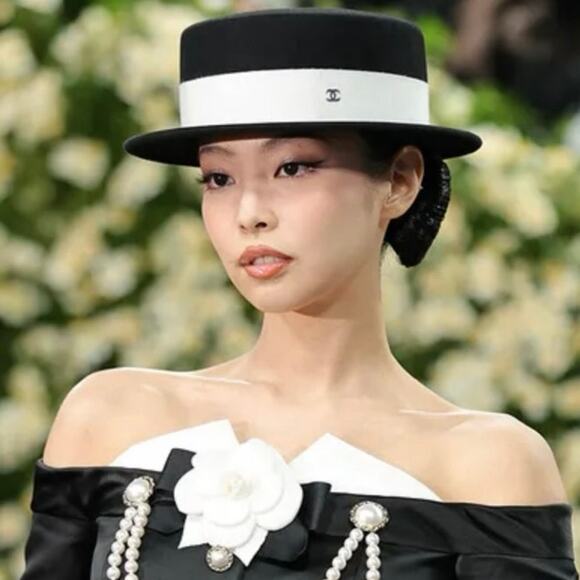 Vintage 80s wool flat top brim hat unbranded Met Gala look main image 4